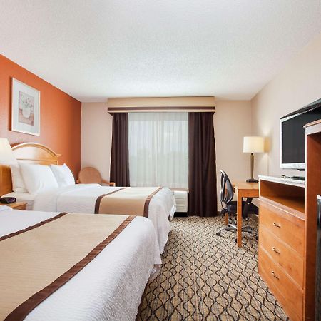Hotel Baymont By Wyndham Madison Heights Detroit Area Esterno foto