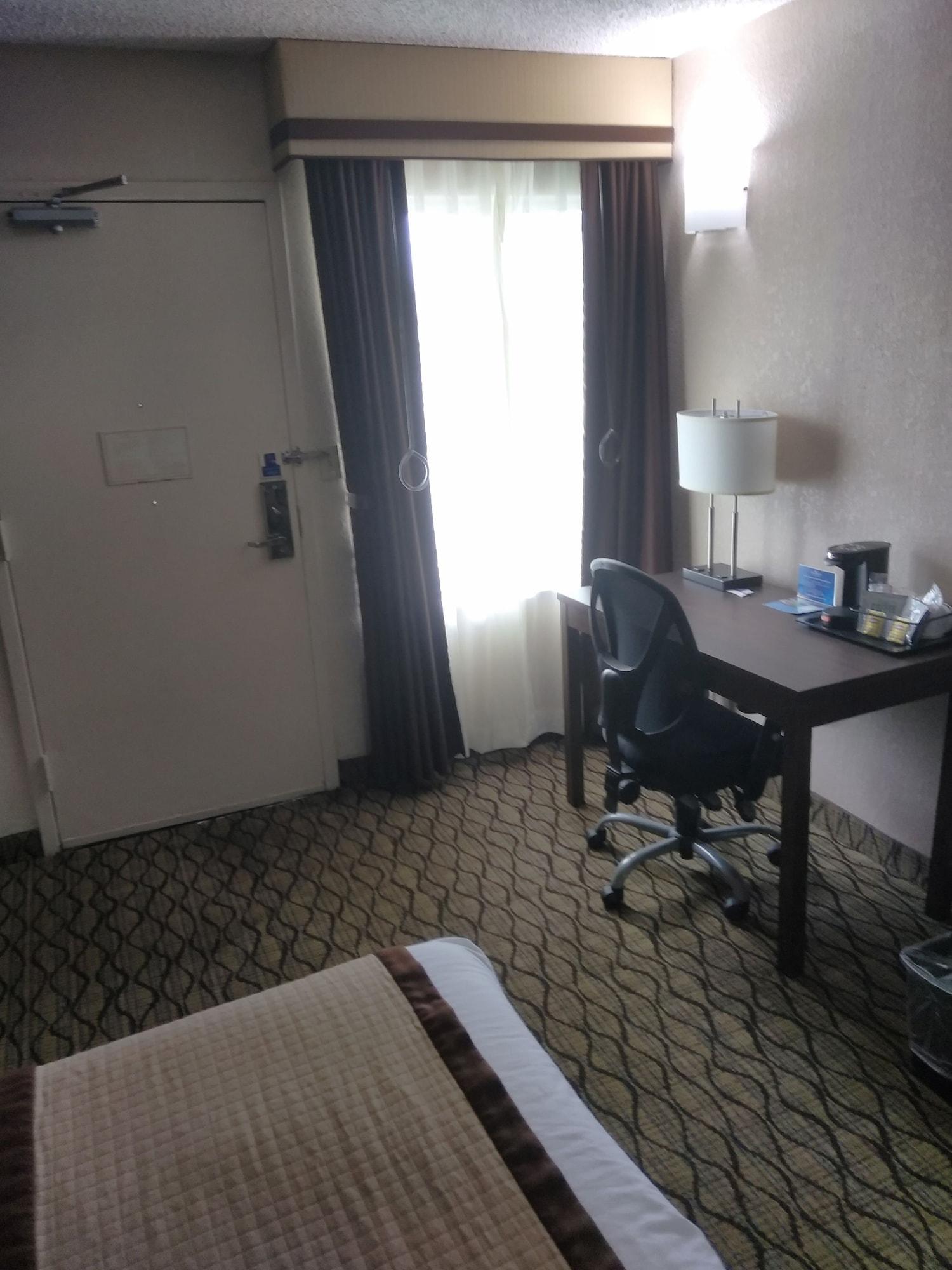 Hotel Baymont By Wyndham Madison Heights Detroit Area Esterno foto