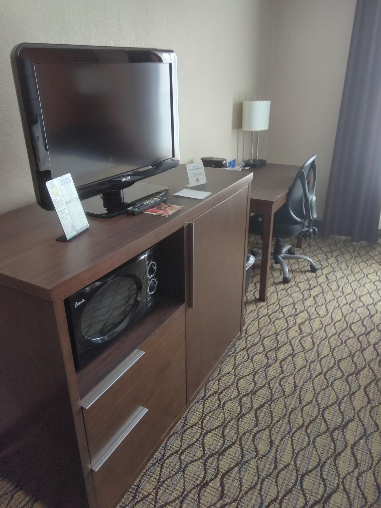 Hotel Baymont By Wyndham Madison Heights Detroit Area Esterno foto