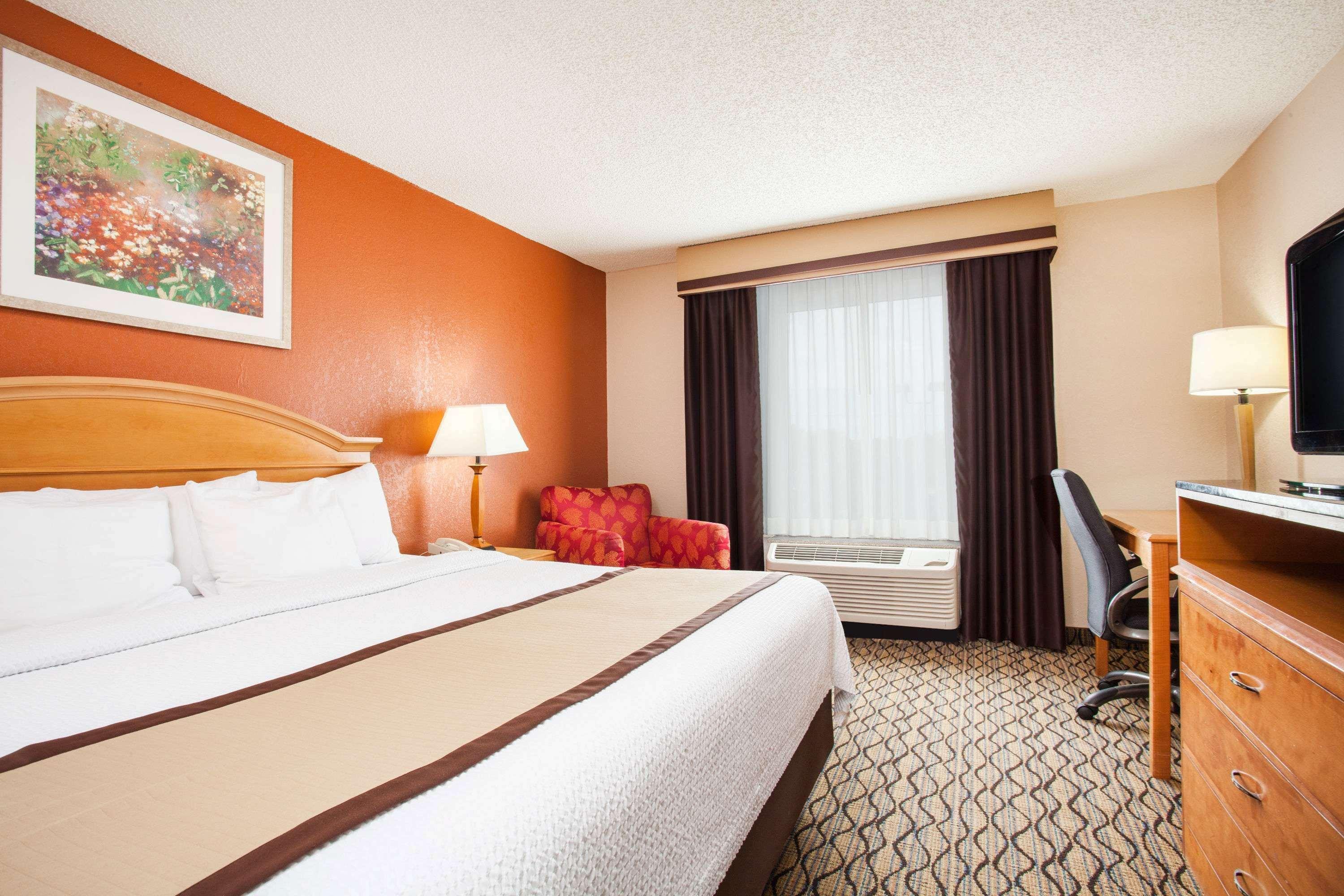 Hotel Baymont By Wyndham Madison Heights Detroit Area Esterno foto