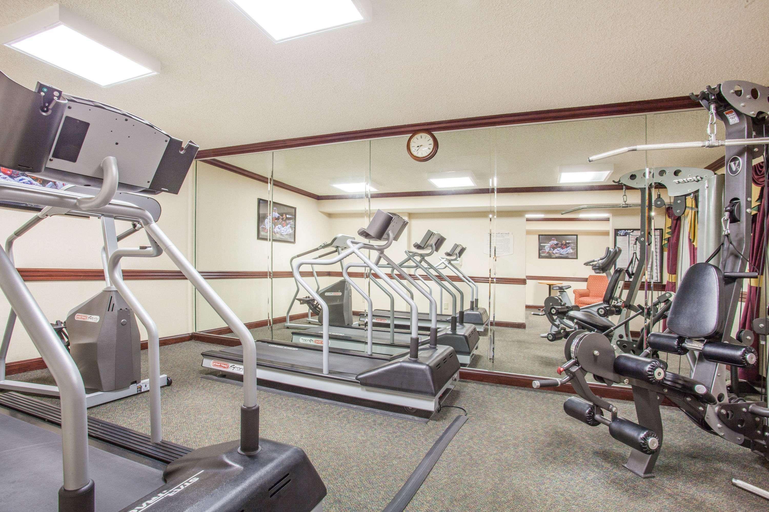 Hotel Baymont By Wyndham Madison Heights Detroit Area Esterno foto