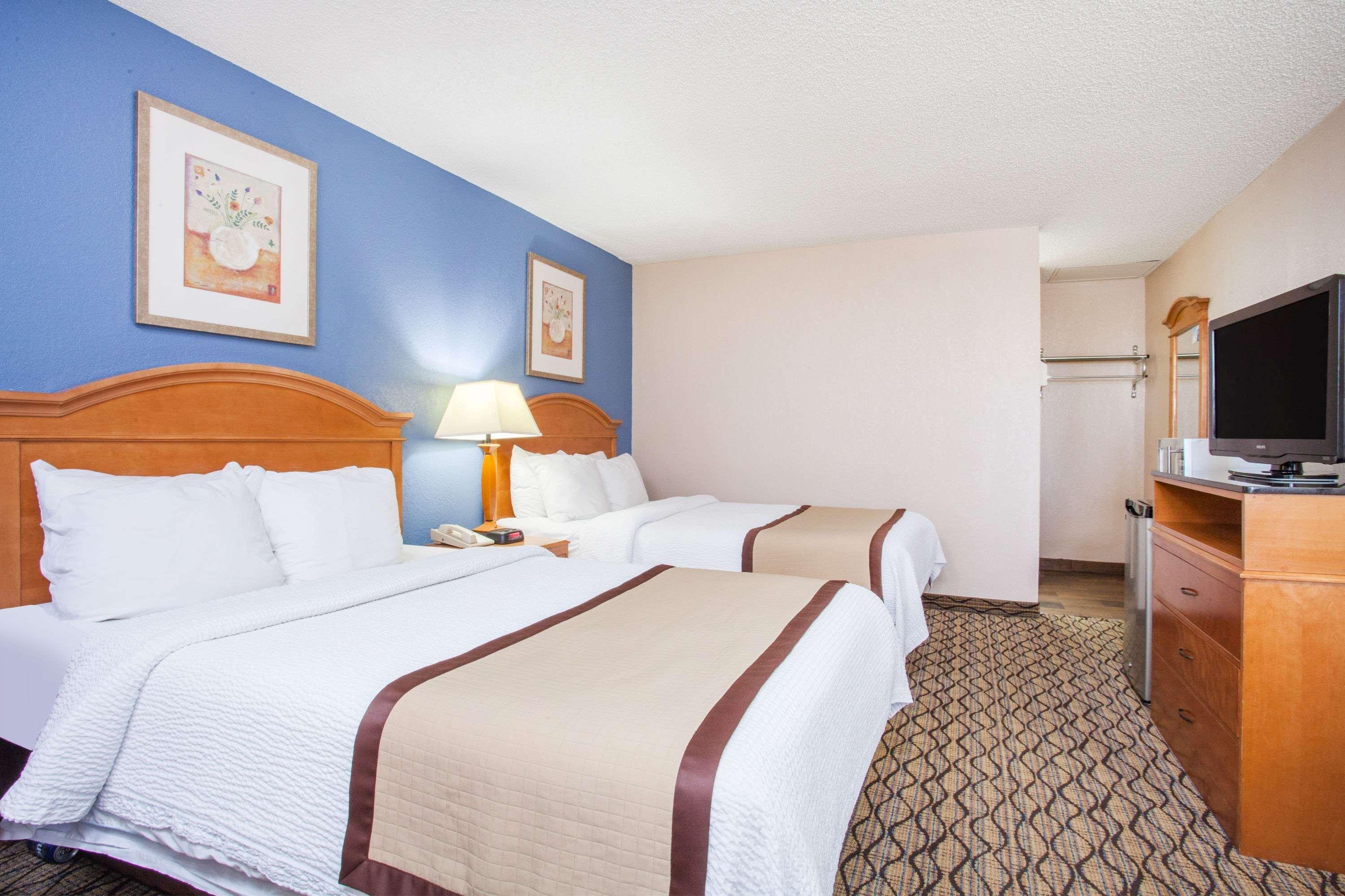 Hotel Baymont By Wyndham Madison Heights Detroit Area Esterno foto