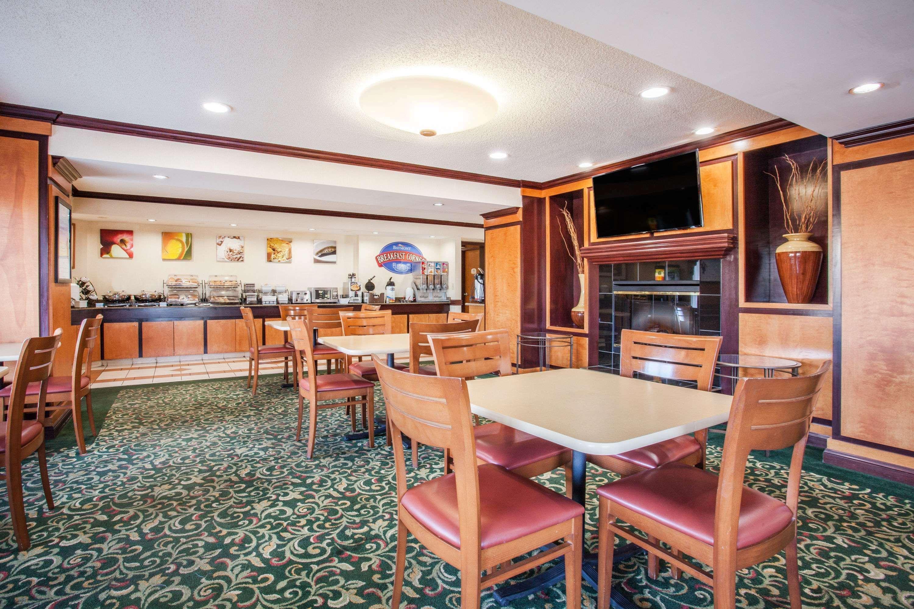 Hotel Baymont By Wyndham Madison Heights Detroit Area Esterno foto