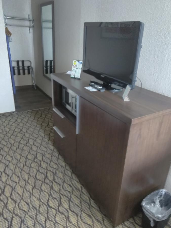 Hotel Baymont By Wyndham Madison Heights Detroit Area Esterno foto