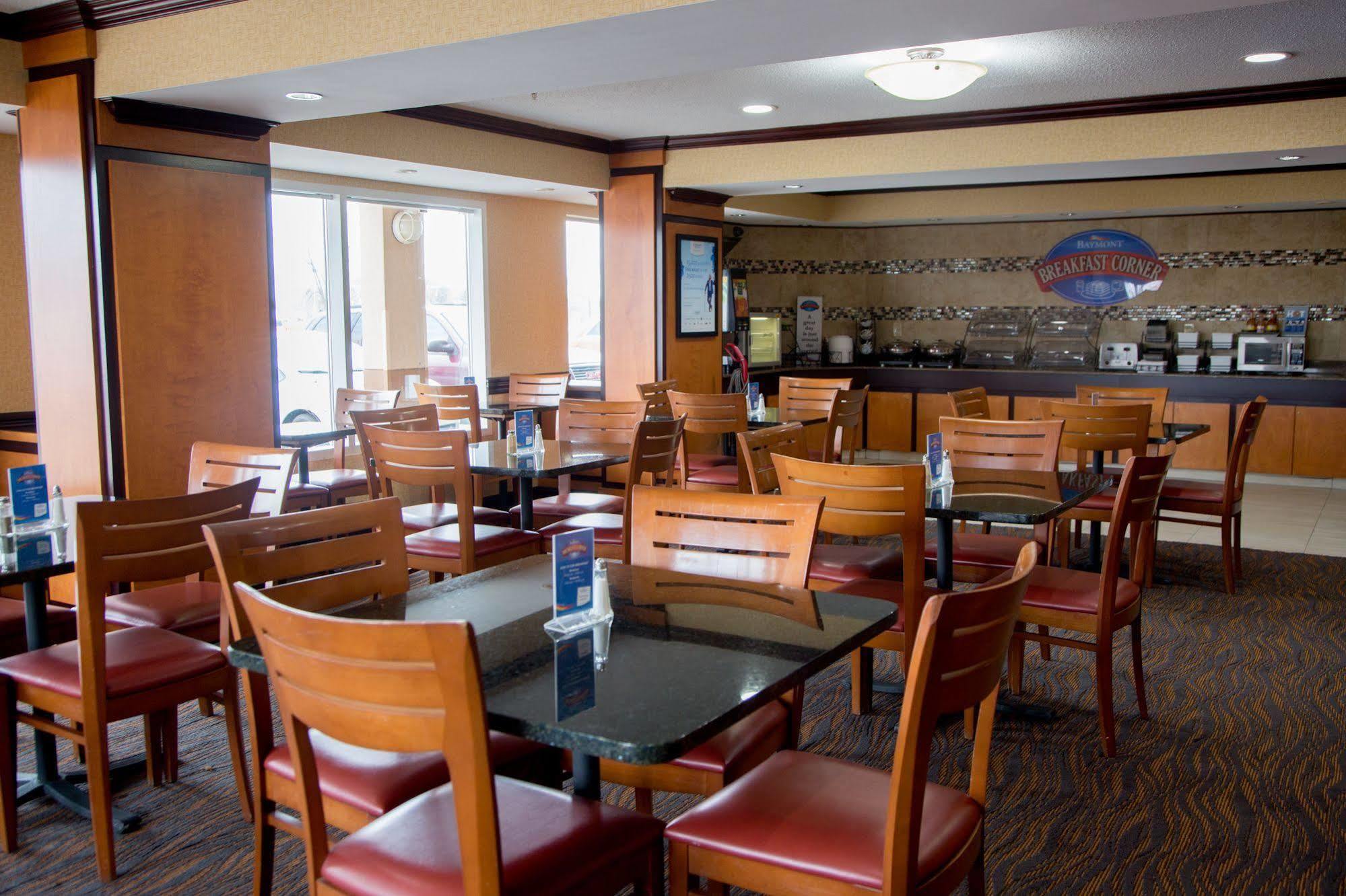 Hotel Baymont By Wyndham Madison Heights Detroit Area Esterno foto